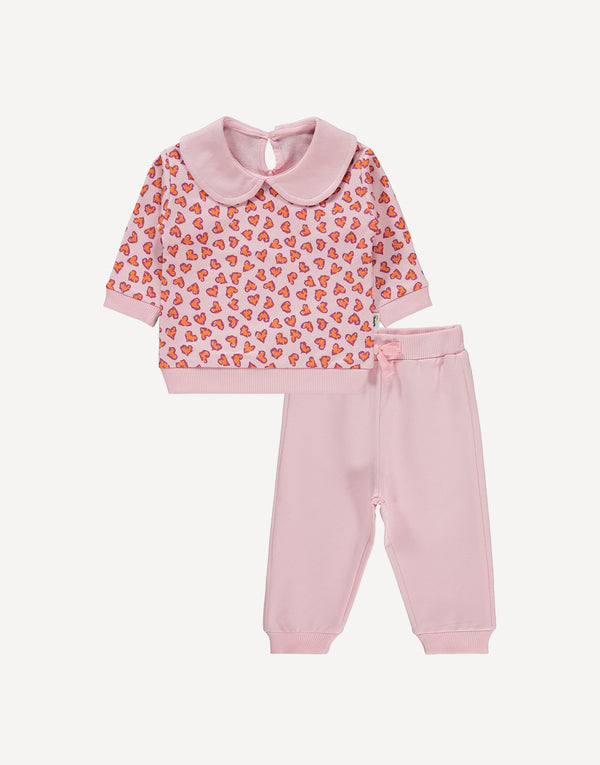 The set includes a long-sleeved top featuring a delightful hearts print design, adding a touch of charm to your child's wardrobe. Complete with a classic Peter Pan collar detail, this top exudes sweetness and sophistication.